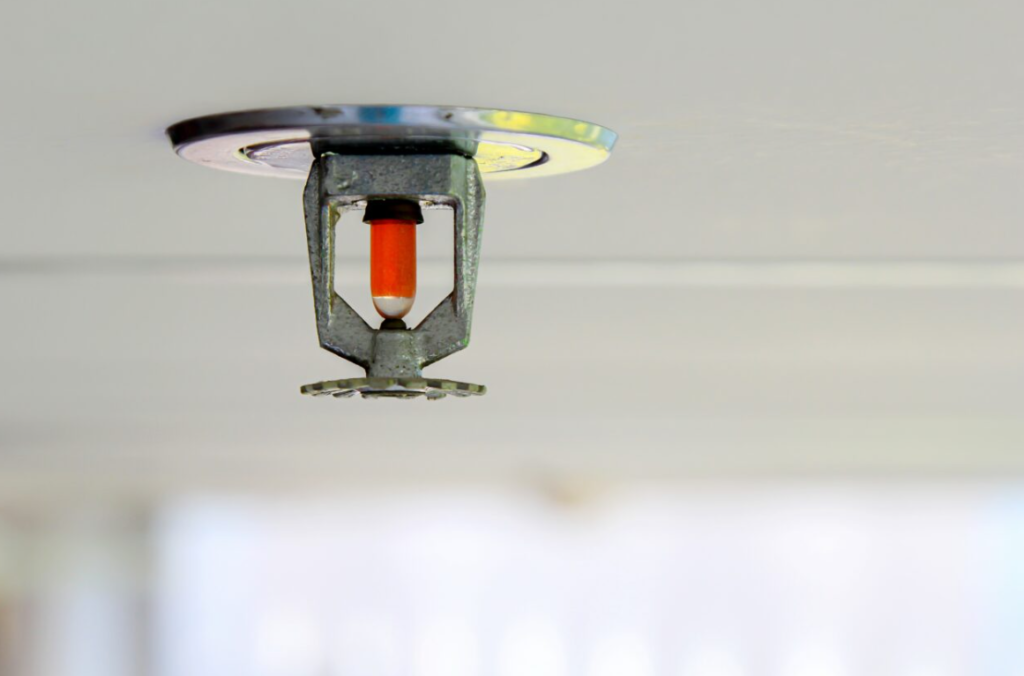 Desafios na Instalação de Sprinklers em Estruturas Existentes e Como Superá-los