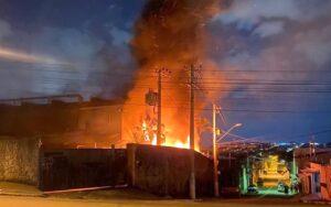 Incêndio em Galpão com Produtos Inflamáveis em São Paulo Sistemas Reduzem a Propagação do Fogo